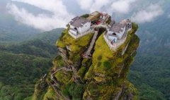 中国最惊险寺庙：梵净山上悬在2493米的寺庙，古人们是怎么做的呢？